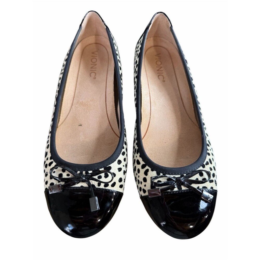 Vionic Minna Spot Cap Toe Orthopedic Ballet Flats size 8.5 Wide Snow Leopard Bow